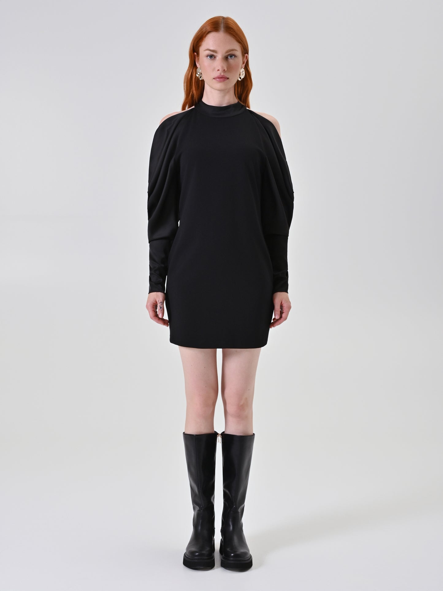 Abito Nero con Maniche in Raso