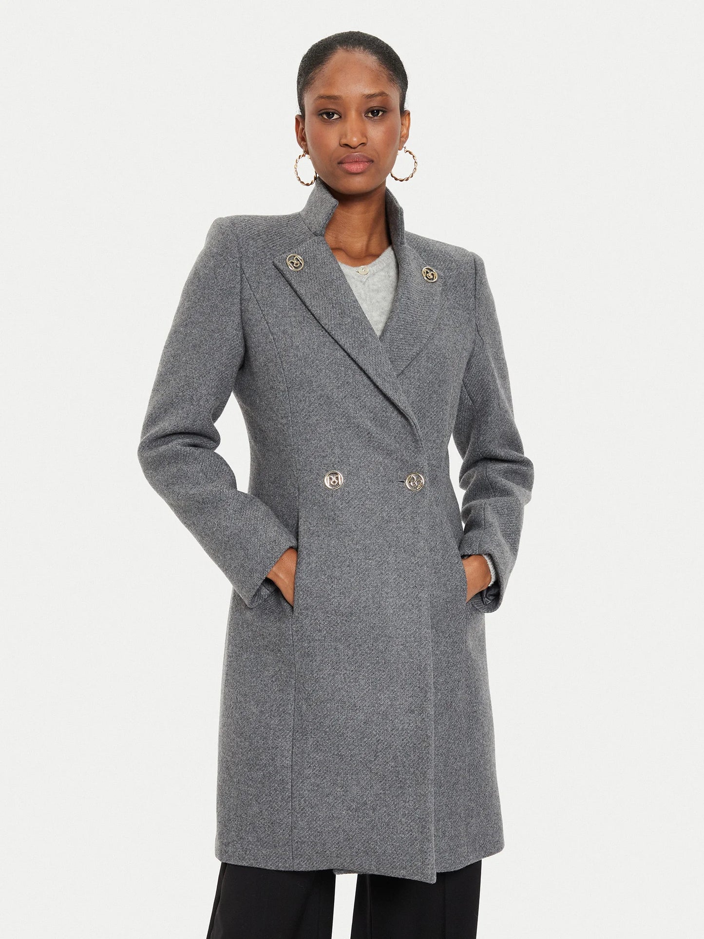 Cappotto con Bottoni sul Collo