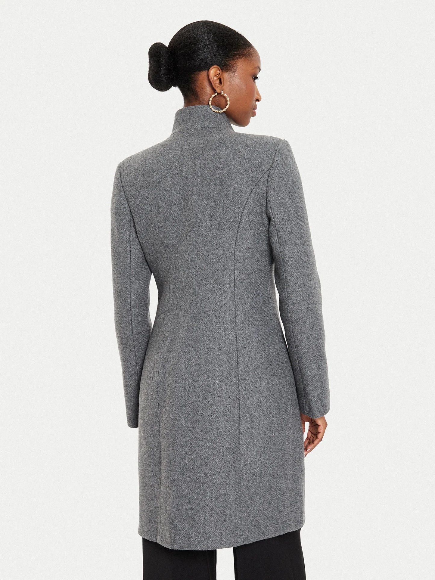 Cappotto con Bottoni sul Collo