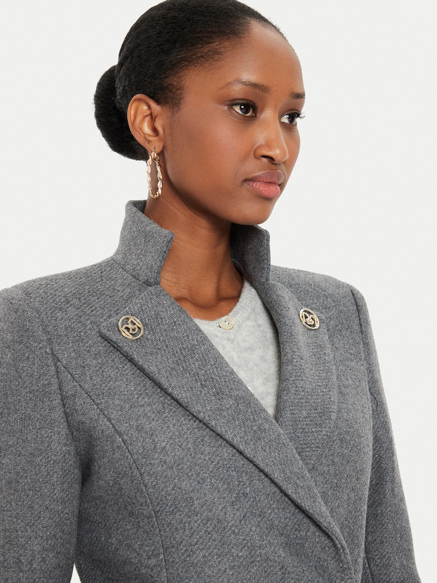 Cappotto con Bottoni sul Collo