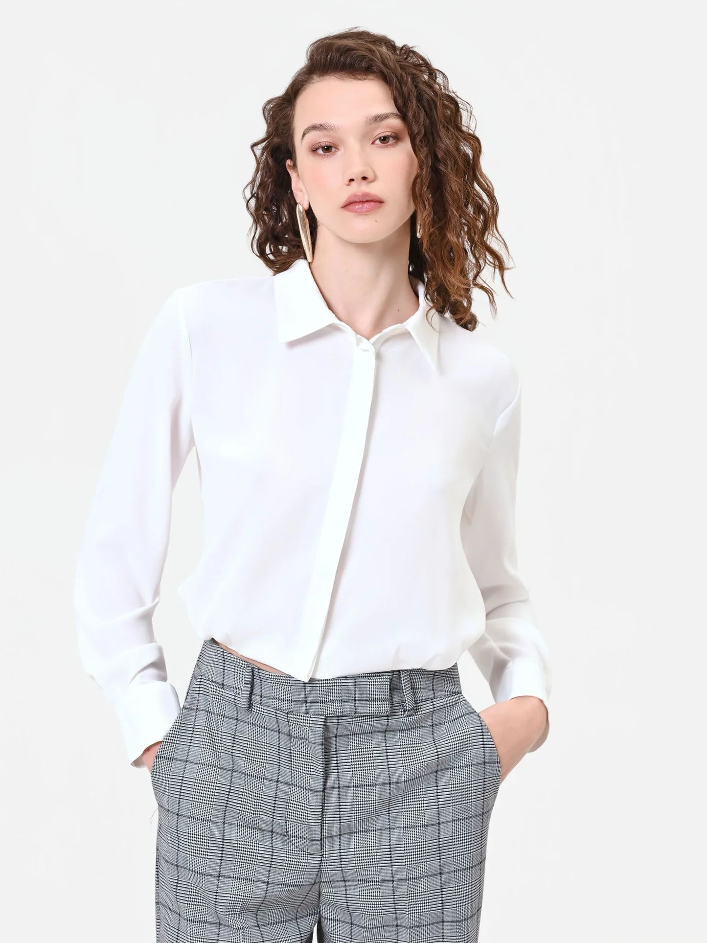 Camicia in Raso con Abbottonatura Nascosta