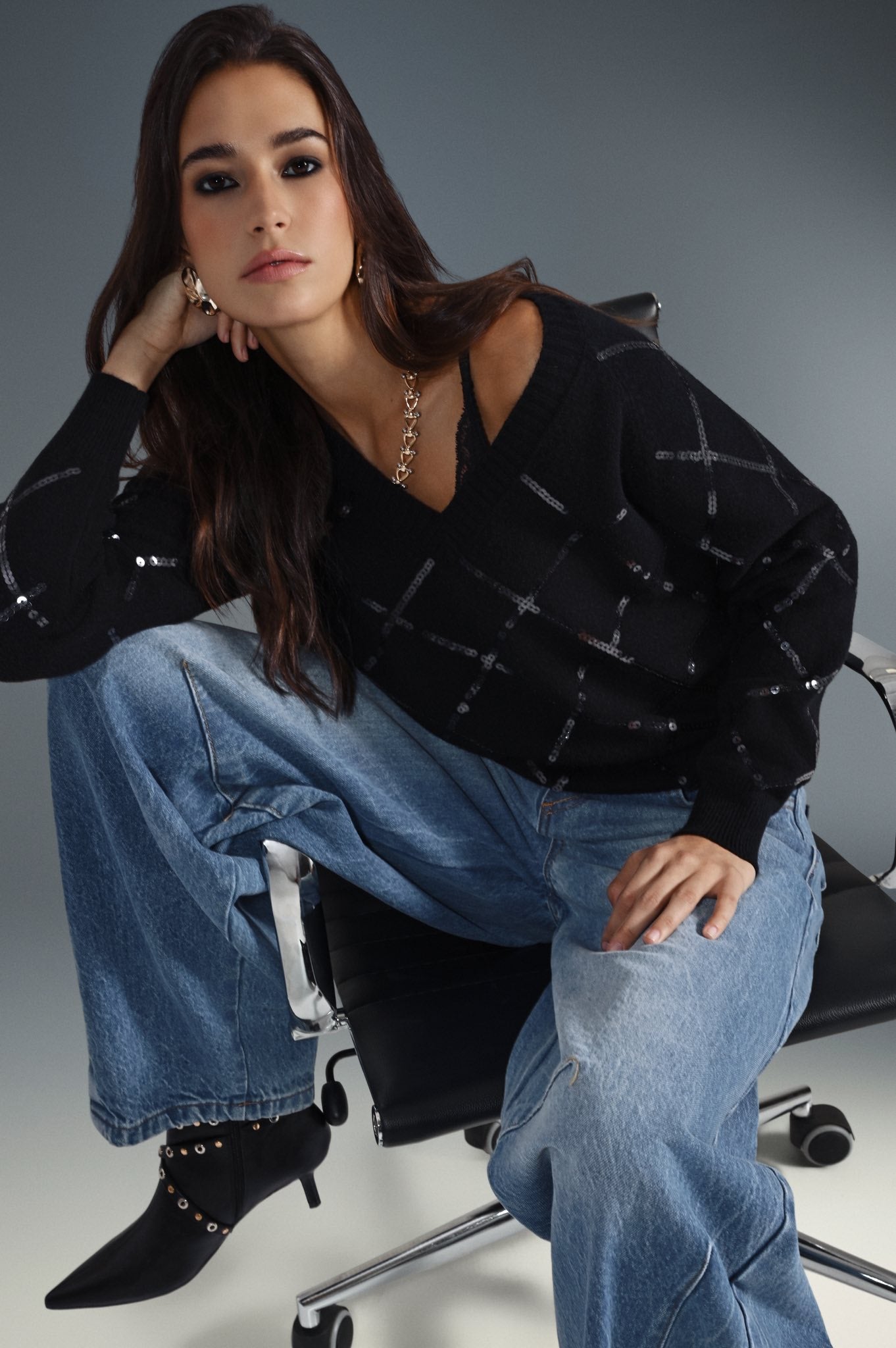 Maglione a Rombi in Strass con Scollo a V