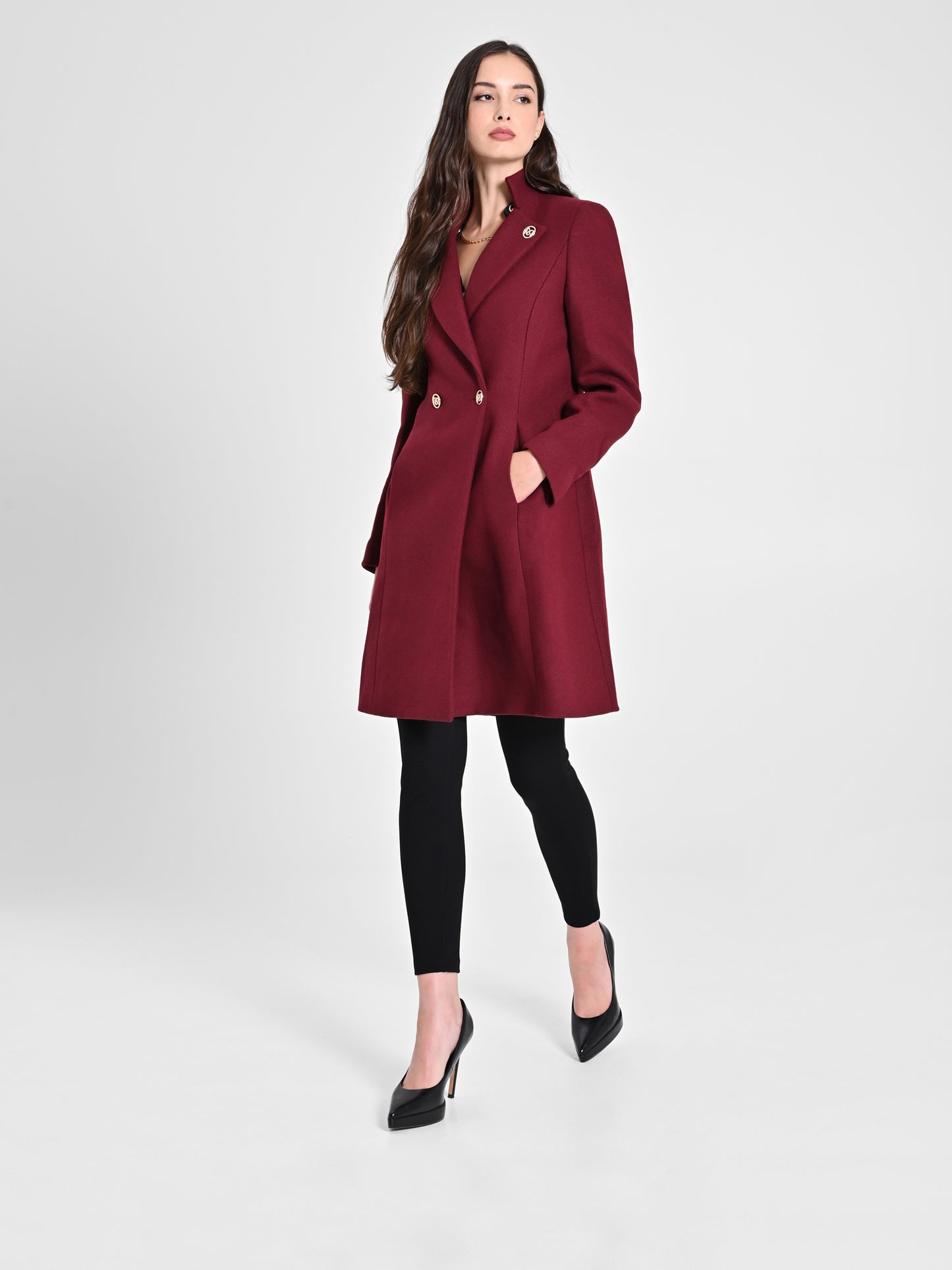Cappotto con Bottoni sul Collo