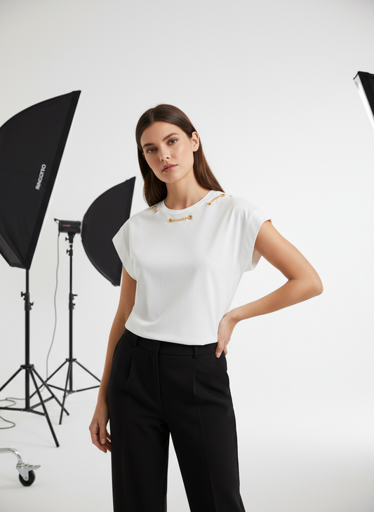 T-shirt Regular in Cotone con Occhielli e Catena nel Girocollo