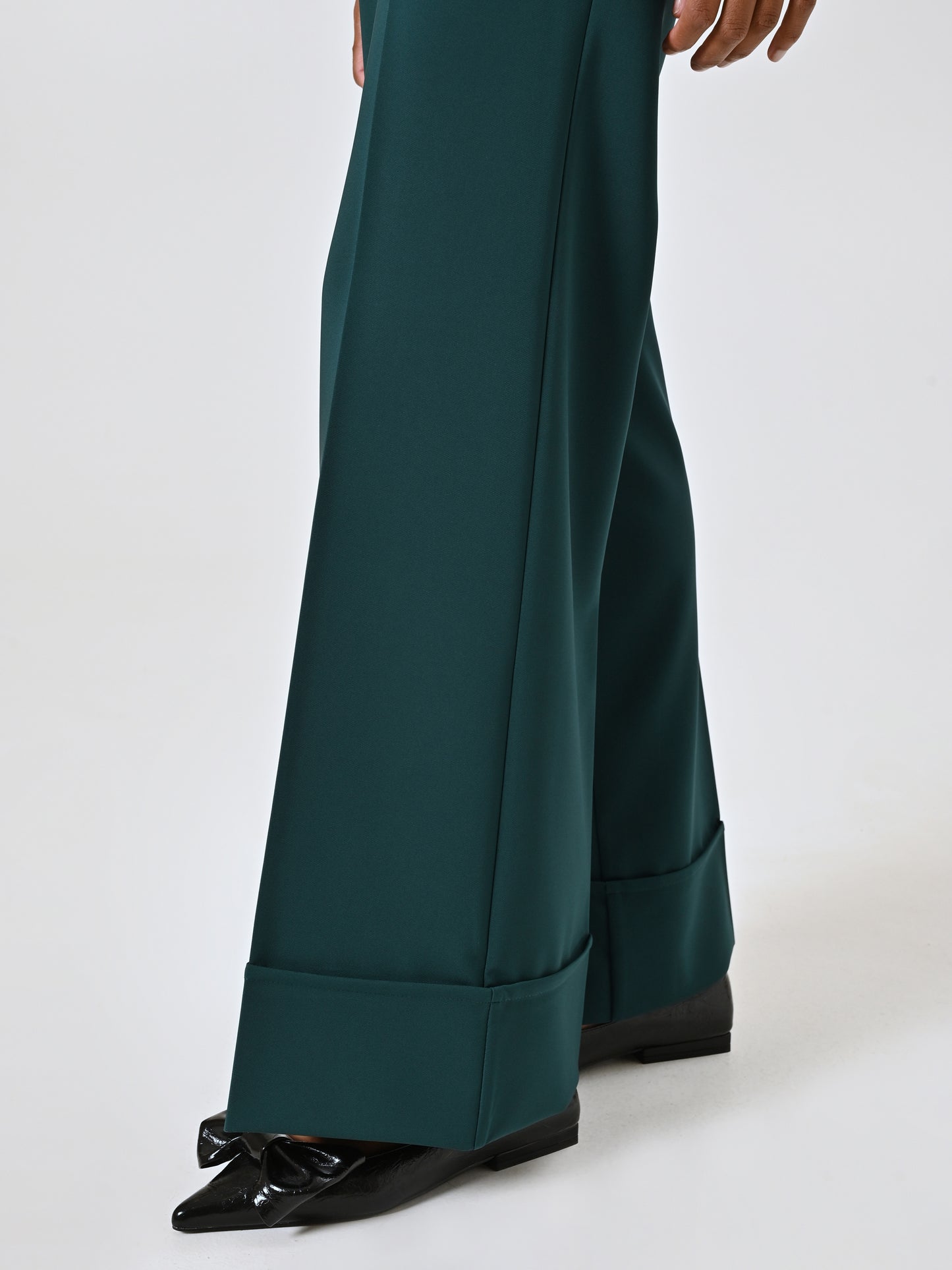 Pantaloni Ampi con Maxi Risvolto in Tessuto Tecnico