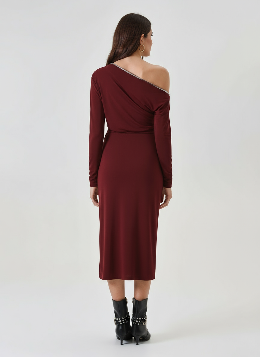 Abito monospalla con piping metallico