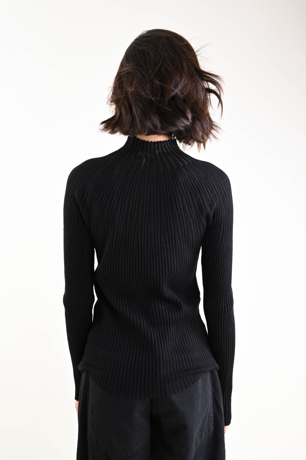 Maglia con Collo Alto e Trasparenze