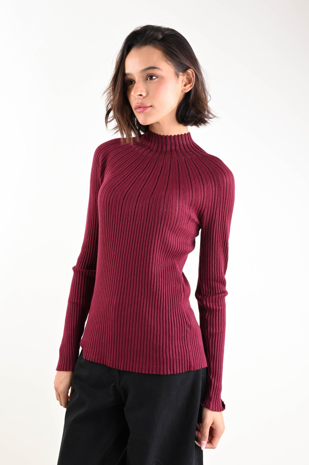 Maglia con Collo Alto e Trasparenze