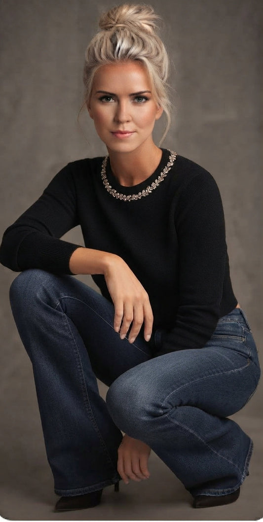 Maglione Crop in Misto Viscosa con cristalli Cabochon sul Girocollo