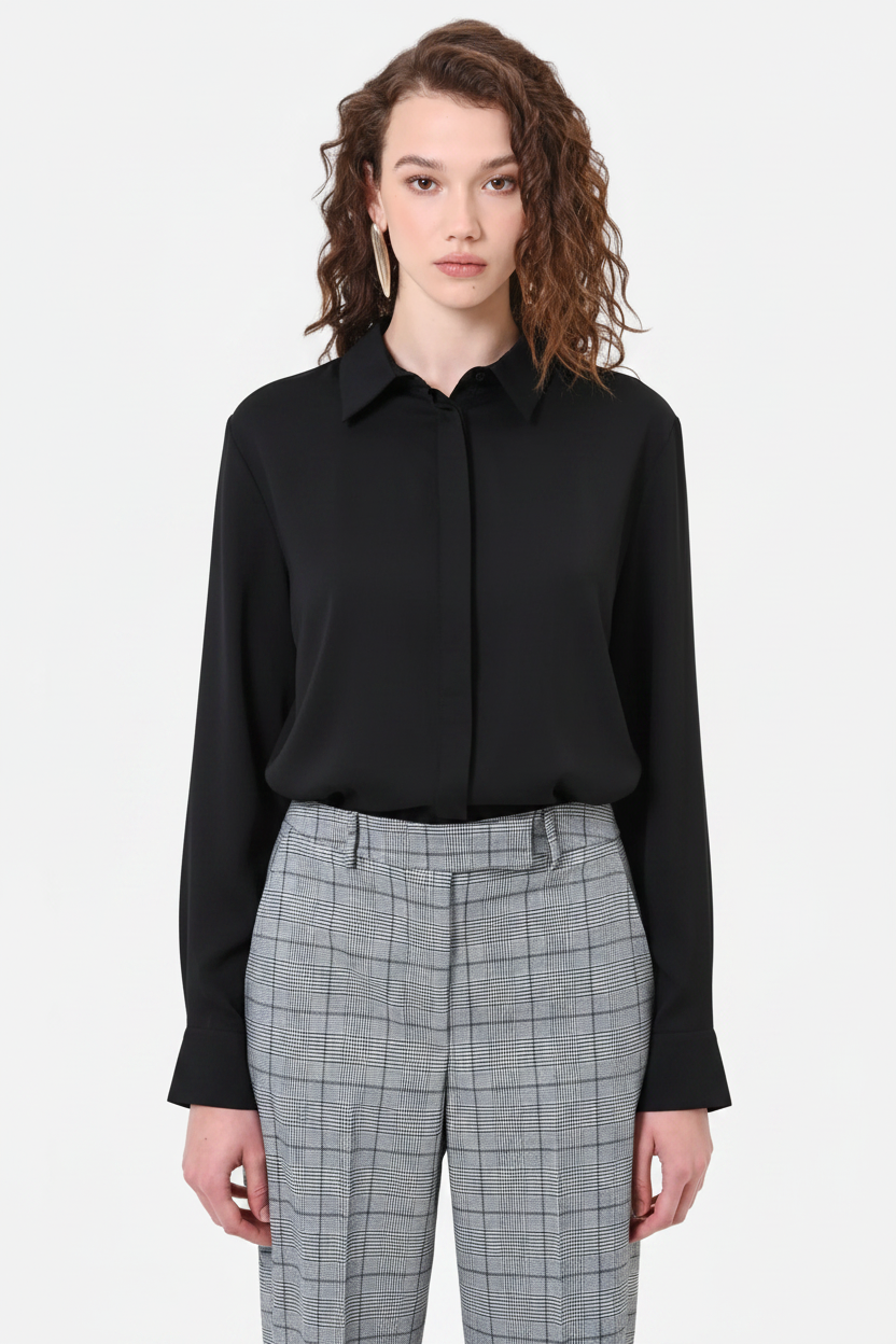 Camicia in Raso con Abbottonatura Nascosta