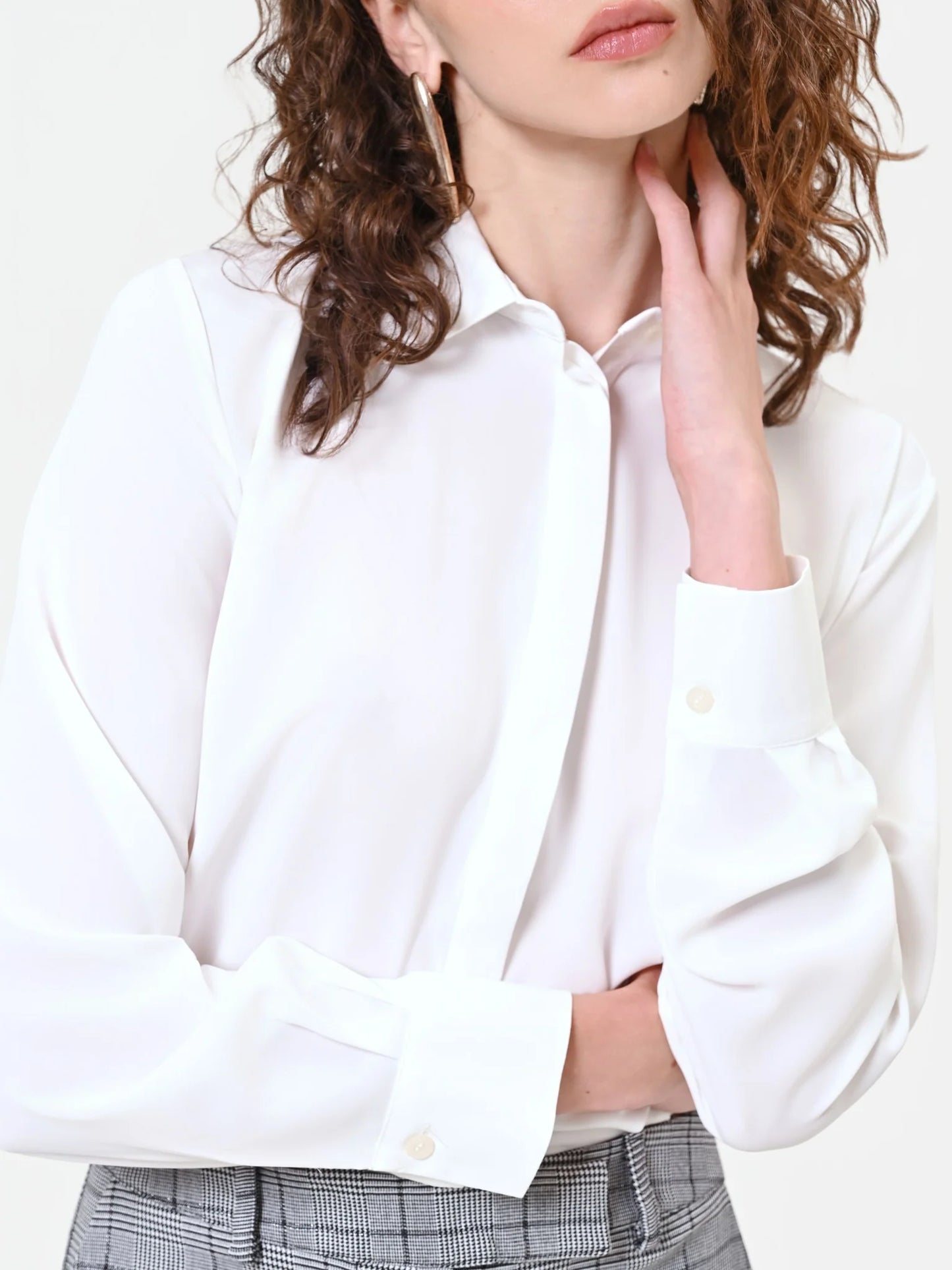Camicia in Raso con Abbottonatura Nascosta