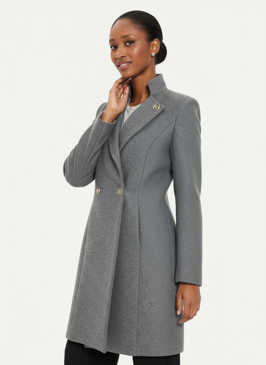 Cappotto con Bottoni sul Collo